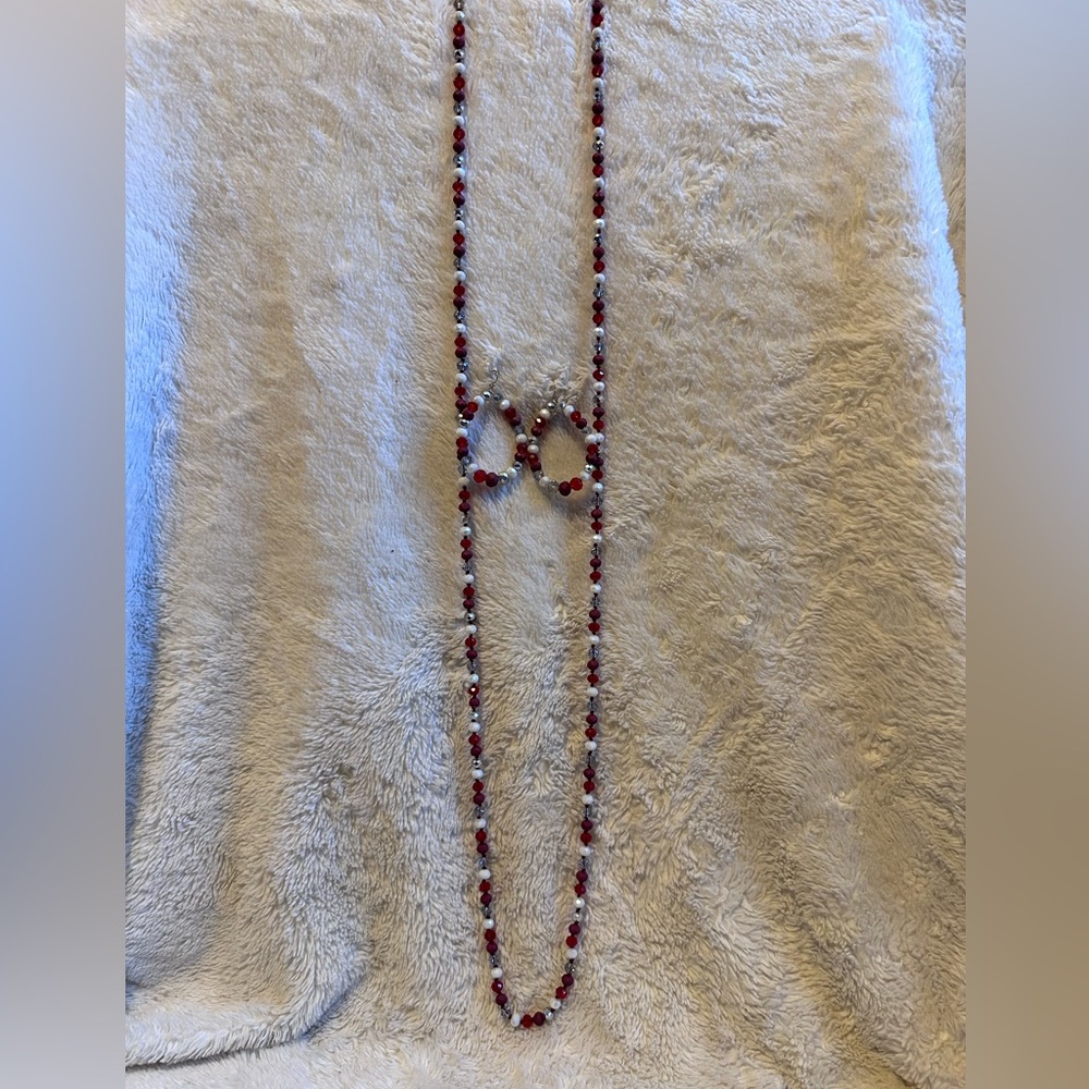 Glass bead necklace and earring set